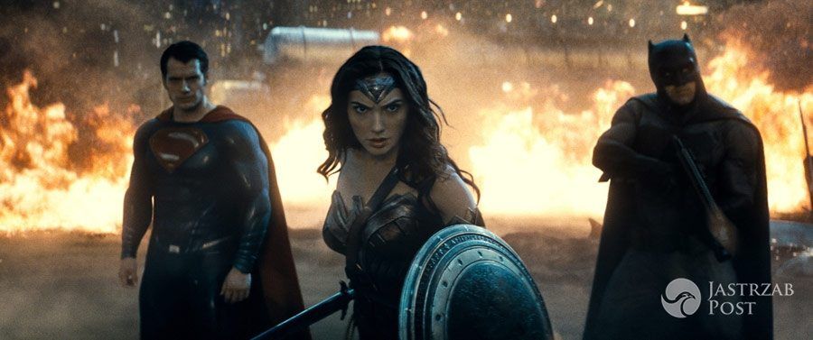Henry Cavill jako Superman, Gal Gadot jako Wonder Woman oraz Ben Affleck jako Batman w filmie "Batman v Superman: Świt sprawiedliwości" (fot. mat. prom.)