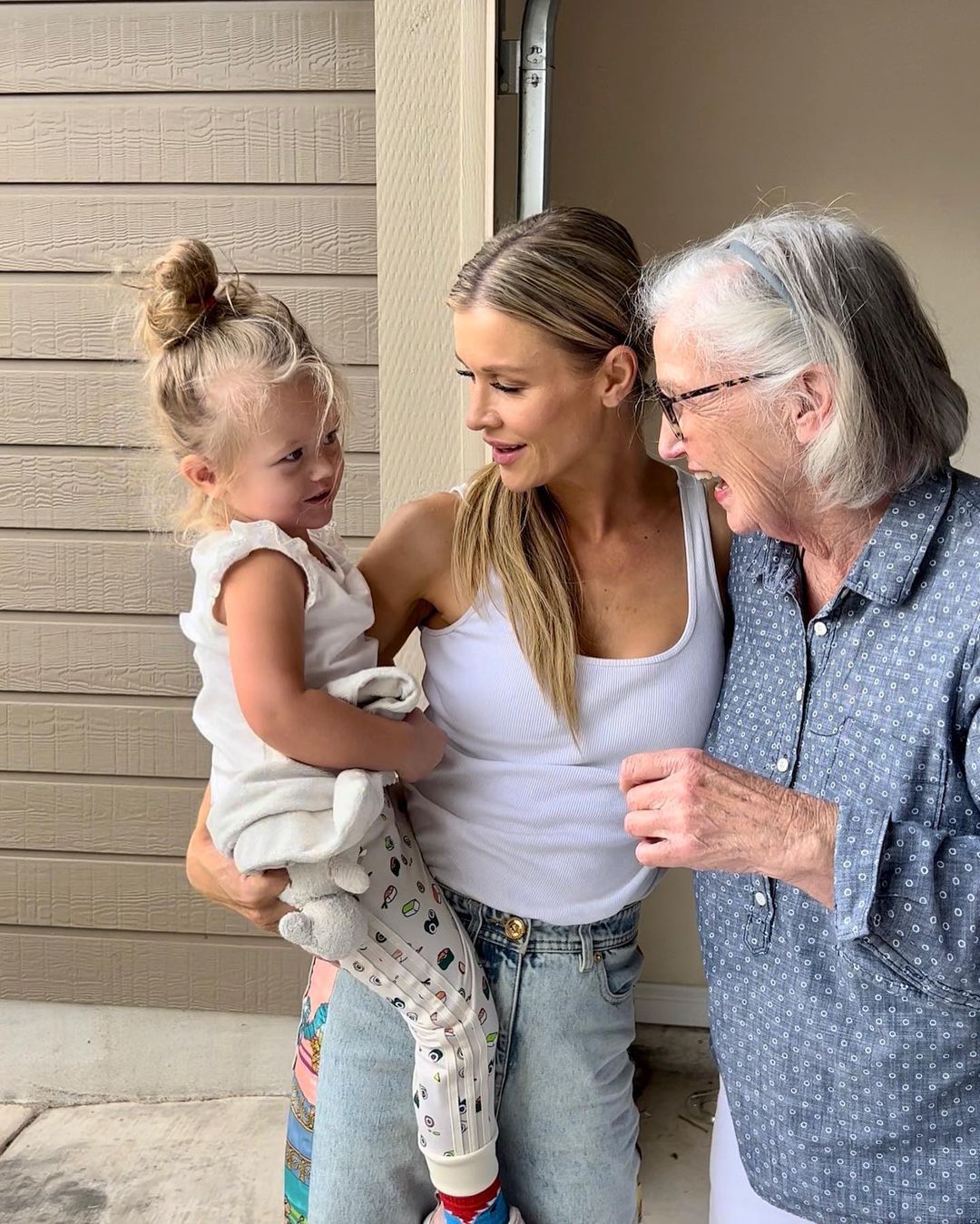 Asha, Joanna Krupa i mama Douglasa Nunesa