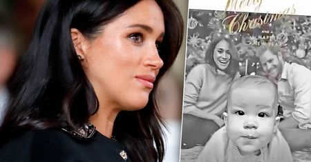 Świąteczne zdjęcie Meghan Markle w oryginalne trafiło do sieci. Teraz widać, jak bardzo je wyretuszowała