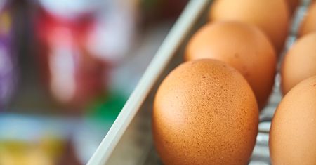 Oto 12 produktów, których nie powinno trzymać się w lodówce. Chłód im wcale nie służy