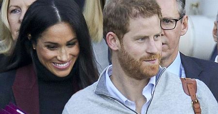 Pierwsze zdjęcia Meghan Markle po ogłoszeniu ciąży! Sama prowokowała spojrzenia na brzuszek!