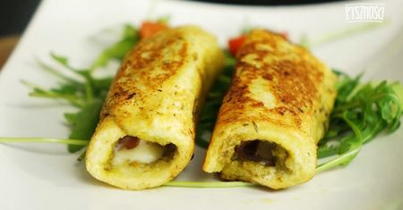 Tostowe rulony z pesto, szynką, mozarellą i suszonymi pomidorami