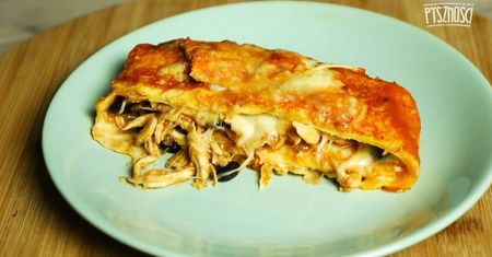 Zawijaniec z kurczakiem i sosem enchilada