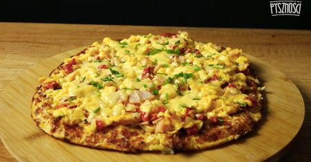 Pizza kalafiorowa z jajecznicą