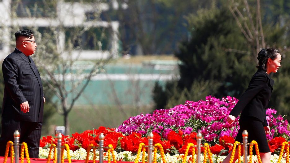 Kim Dzong Un z siostrą podczas otwarcia nowego osiedla w Pyongyang w kwietniu tego roku. 