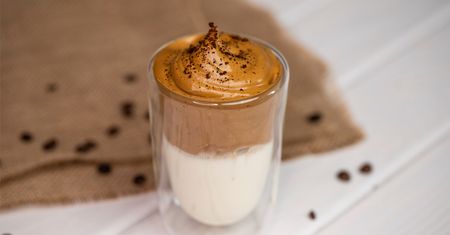 Deser kawowy Dalgona Coffee