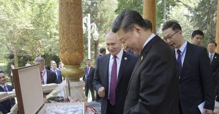 Władimir Putin przywiózł prezydentowi Chin zaskakujący prezent