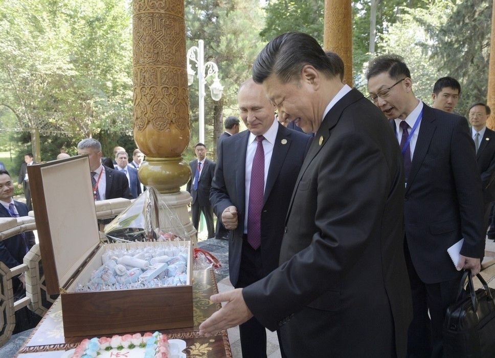 Władimir Putin przywiózł prezydentowi Chin zaskakujący prezent