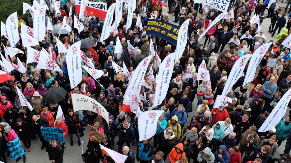Nauczyciele grożą strajkiem. PiS zapowiada podwyżki we wrześniu