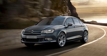 Citroen C5 i C8: zmiany stylistyczne i nowe wyposażenie