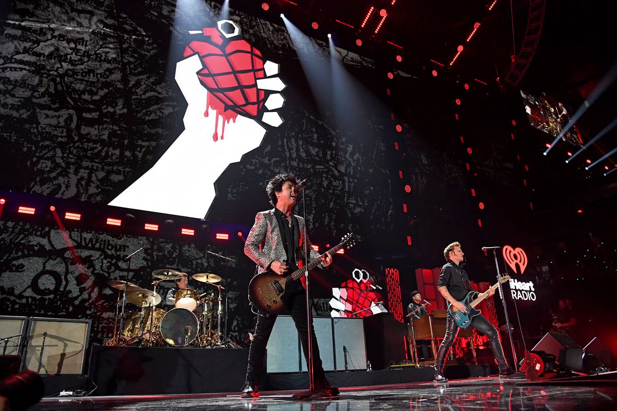 Green Day z nowym numerem "Father Of All...". W klipie wyrazili poparcie dla polskiej społeczności LGBT