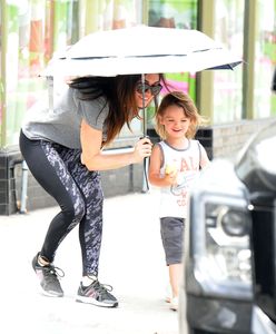 Megan Fox przebiera syna w sukienki? Fani ostro komentują