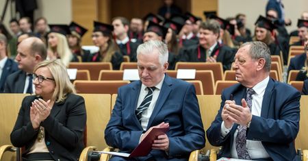 Szkoła Tadeusza Rydzyka rozpoczyna rok akademicki. Do Torunia przyjechali ministrowie rządu
