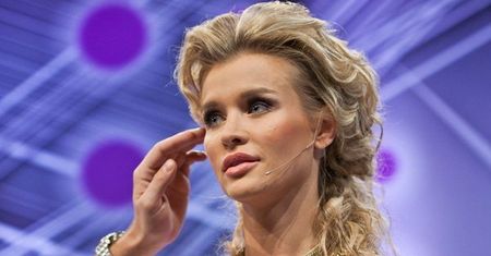 Joanna Krupa: gwiazdorski kontrakt modelki! Bajońskie honorarium, luksusowy hotel i odpowiednia ilość snu!
