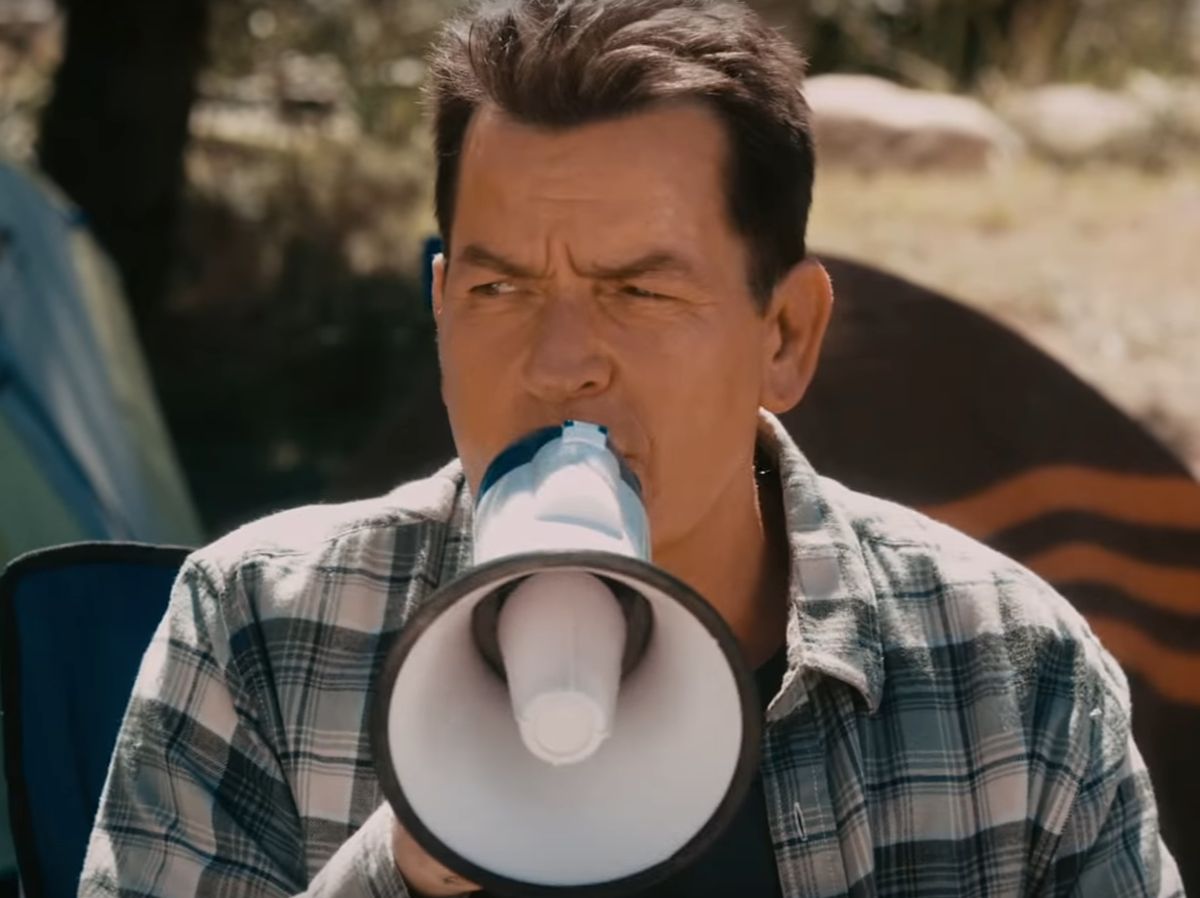 "Mad Families": Charlie Sheen rywalizuje na campingu