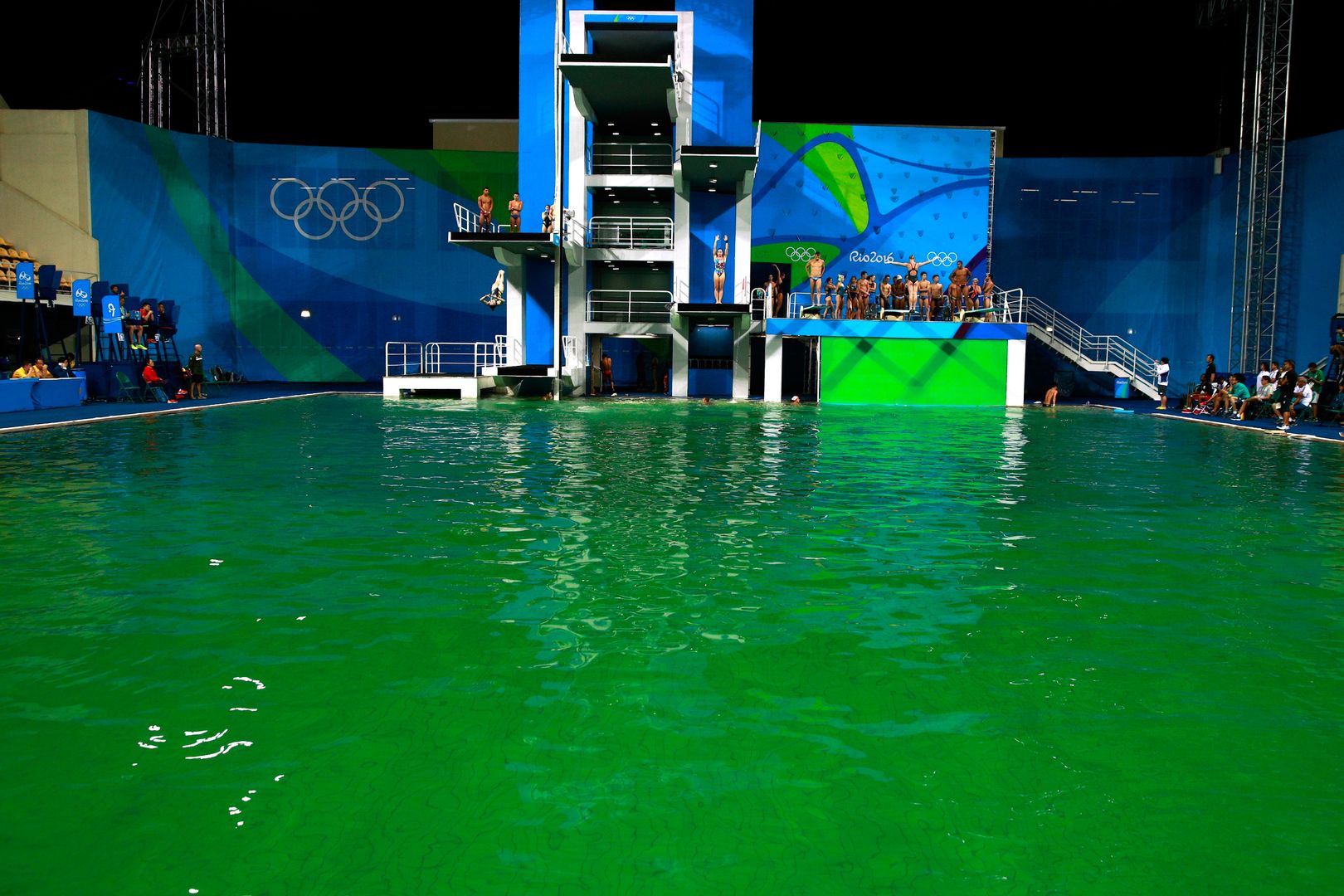 Zamknęli jeden z basenów w Rio. "Śmierdział gazami"