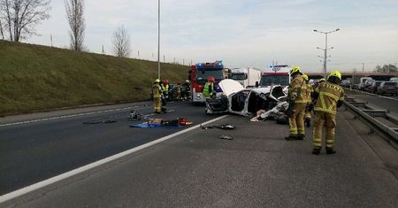 Na 163 km autostrady A2 doszło do kolejnego wypadku, tym razem na nitce w kierunku Świecka. Droga jest całkowicie zablokowana.