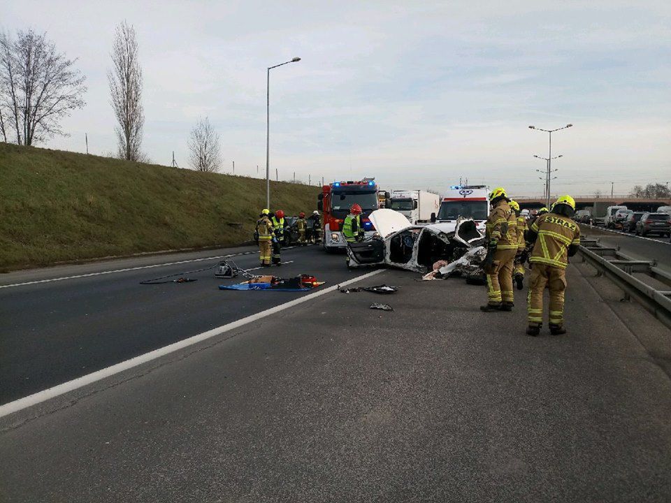 Na 163 km autostrady A2 doszło do kolejnego wypadku, tym razem na nitce w kierunku Świecka. Droga jest całkowicie zablokowana.