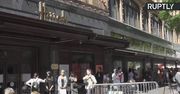 Długie kolejki przed Harrodsem w Londynie. Wielka Brytania ponownie otworzyła centra handlowe