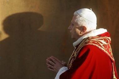Benedykt XVI: odpowiedzią na przemoc nie może być nienawiść