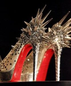 Louboutin przegrał walkę o czerwone podeszwy