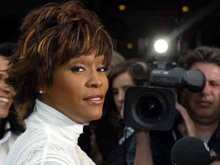 Rodzina Whitney Houston niezadowolona z filmu Angeli Basset