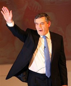 Brown chce oddać odpowiedzialność za wojnę parlamentowi