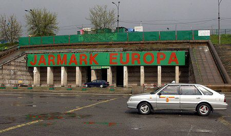 Kupcy z warszawskiego stadionu chcą na dworzec