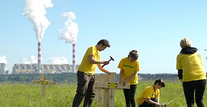 1000 krzyży przed elektrownią Bełchatów