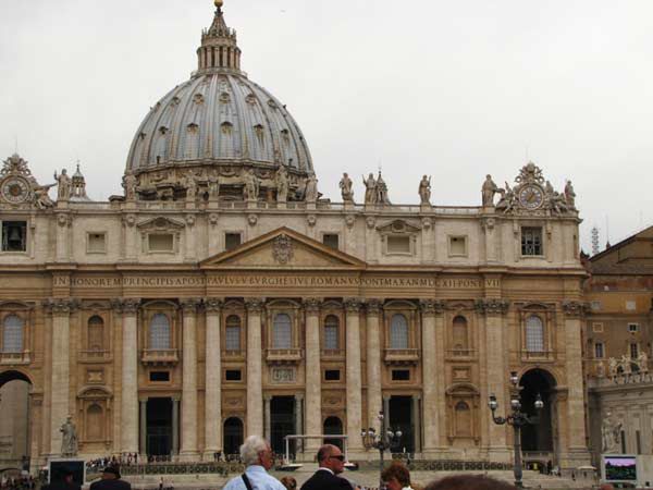 Watykan przestrzega przed procederem sprzedaży biletów na kanonizację