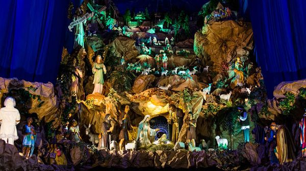 Uchodząca za jedną z największych w Europie i największą w Polsce szopka bożonarodzeniowa w kościele św. Franciszka Serafickiego w Poznaniu