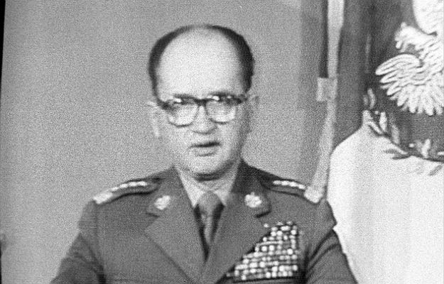 13 grudnia 1981 roku wprowadzono stan wojenny. CBOS: 41 proc. Polaków uważa, że była to słuszna decyzja