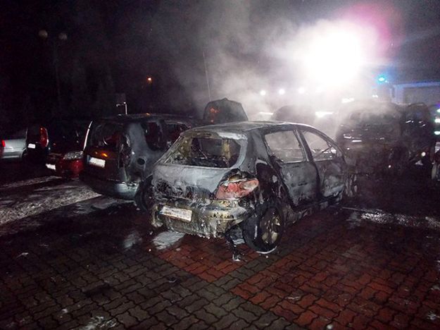 W Licheniu spłonęły auta należące do księży