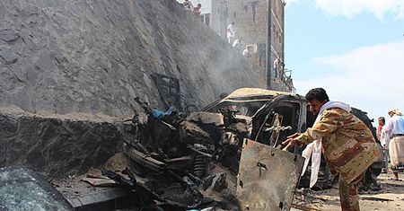 Samobójczy zamach bombowy w Jemenie. Są zabici i ranni