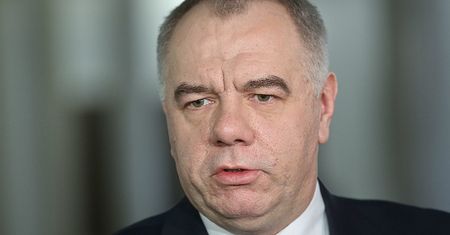 Szykuje się zacięta walka o urząd prezydenta stolicy. Główni kandydaci idą "łeb w łeb". Sondaż