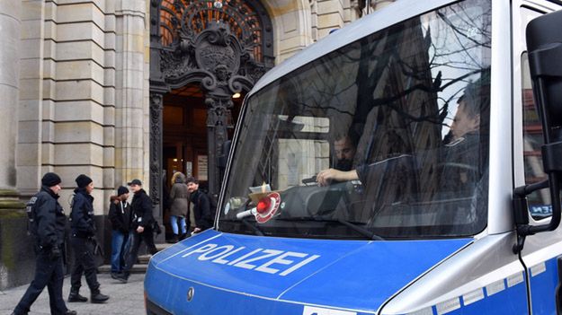 Policja przed sądem w Berlinie