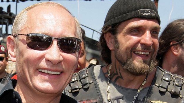 Władimir Putin i Aleksander Załdostanow, lider "Nocnych Wilków"