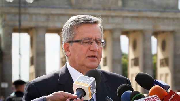 Prezydent Bronisław Komorowski rozmawia z dziennikarzami podczas wizyty w Berlinie