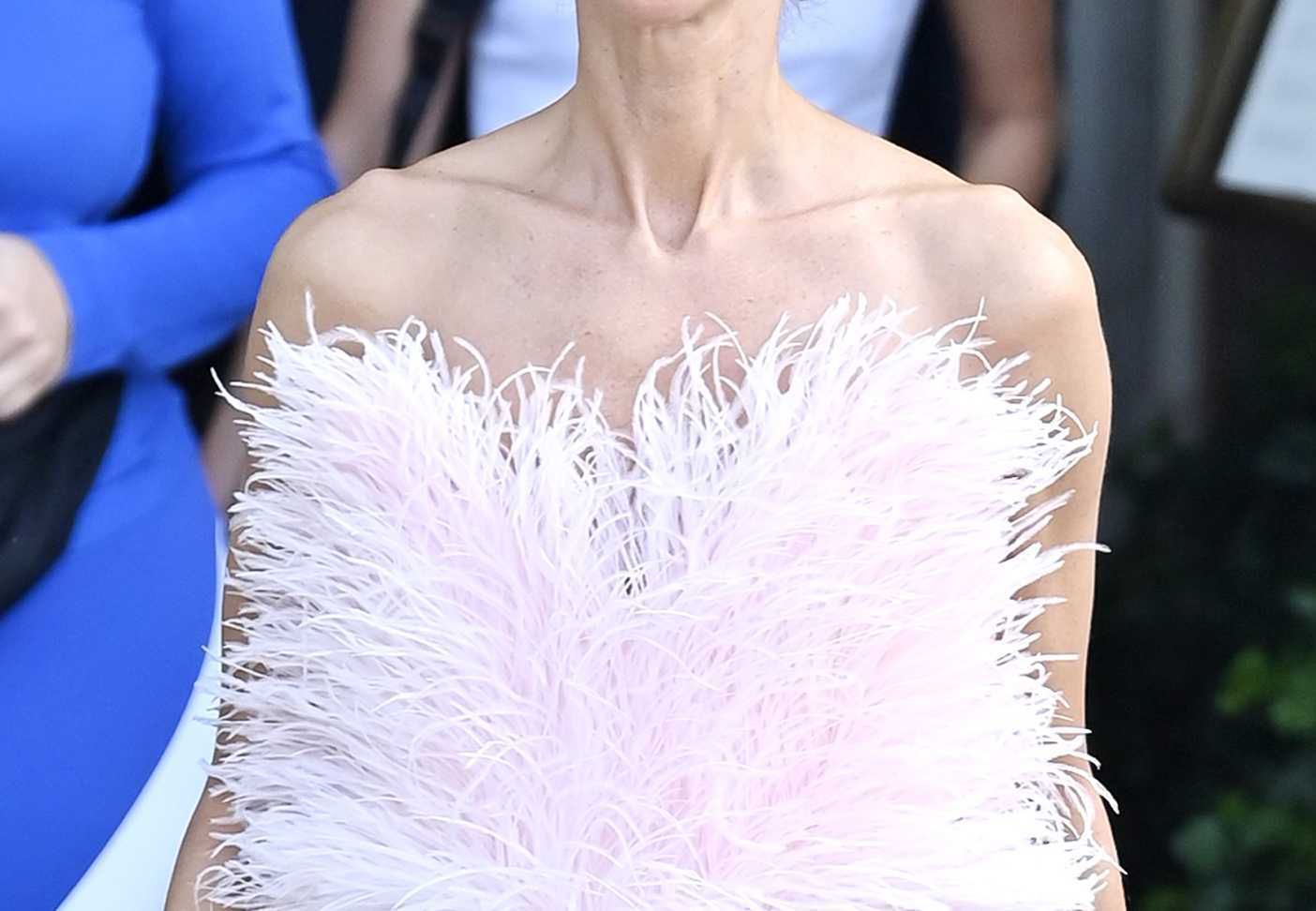 Semi-Exclusif - Céline Dion ŕ la sortie de l'hôtel Crillon ŕ Paris. Le 28 juin 2019 Semi-Exclusive - Céline Dion seen leaving the Crillon's Hotel in Paris. On june 28th 2019