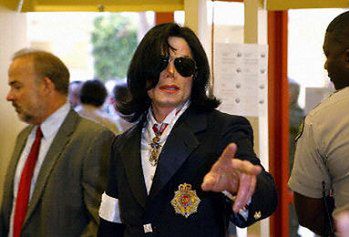 Jestem niewinny - mówi Michael Jackson przed sądem