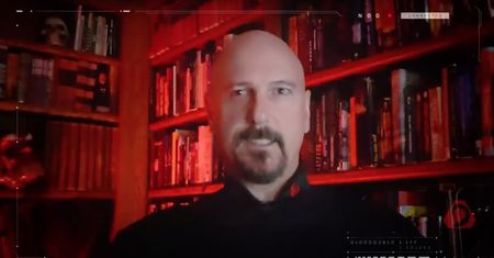 Joe Kucan powraca jako Kane, by zachęcić do grania w remaster C&C