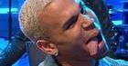 Chris Brown: dostał ataku furii na planie programu na żywo!