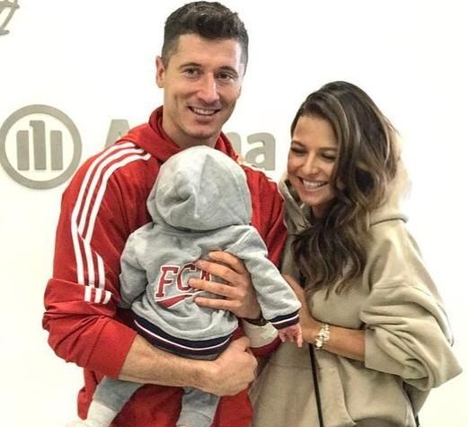 Ależ oni się kochają! Lewandowscy wrzucili urocze zdjęcia z Klarą