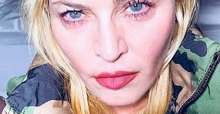 70-letnia Madonna została przyłapana w brudnych włosach i zwykłym ubraniu! Aż trudno ją rozpoznać