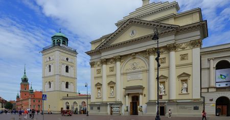 Protestujący wtargnął do kościoła z plakatem "Konstytucja". "Skandaliczne zachowanie"