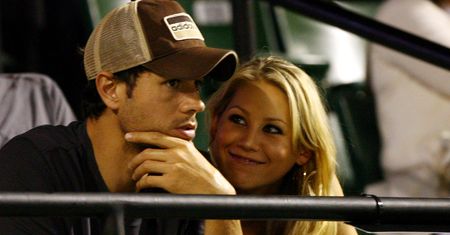 Enrique Iglesias i Anna Kurnikova pokazali swoją córkę. Film stał się hitem internetu