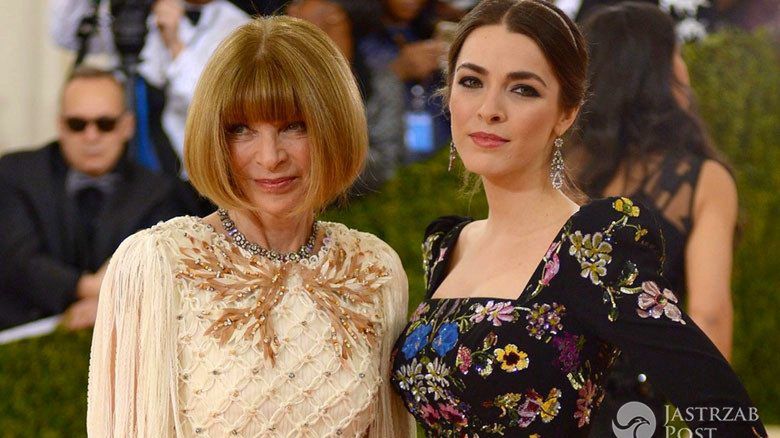 Anna Wintour w sukni Chanel i Bee Shaffer w sukni Alexandra McQueena na MET Gala 2016 fot. East News