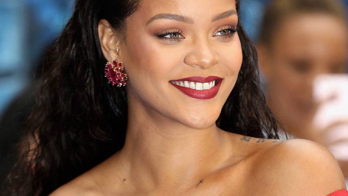 Rihanna pochwaliła się nową fryzurą, ale fani wytknęli jej niedoskonałość na twarzy. Riposta gwiazdy zamyka temat