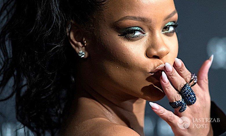 Rihanna dodała sobie kilogramów kreacją, ale warto było! Ta sukienka jest po prostu piękna!