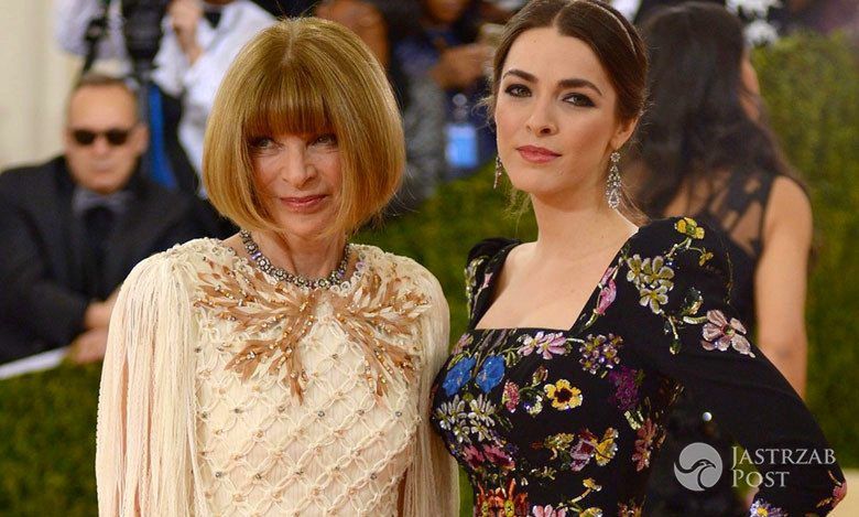 Anna Wintour w sukni Chanel i Bee Shaffer w sukni Alexandra McQueena na MET Gala 2016 fot. East News